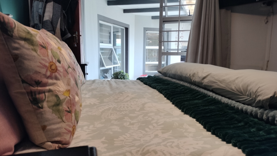 5 Bedroom Property for Sale in Fraaiuitsig Western Cape